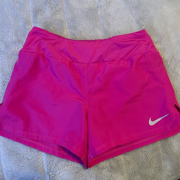 Women’s Nike Shorts - Picture 1 of 6